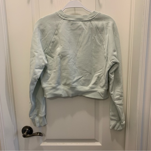 light green aritzia (tna) cropped sweatshirt - Picture 2 of 4